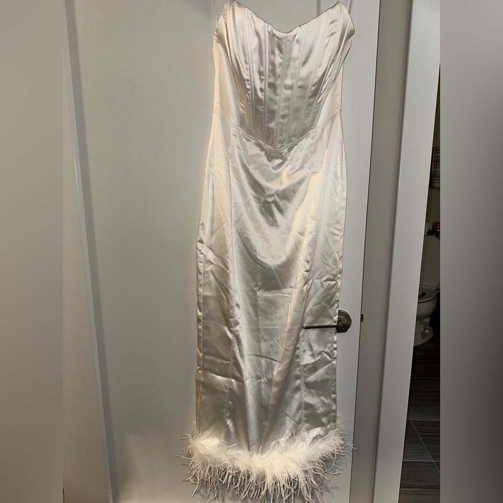 AQUA white strapless corset midi dress with feather trim. Size large. NEVER WORN